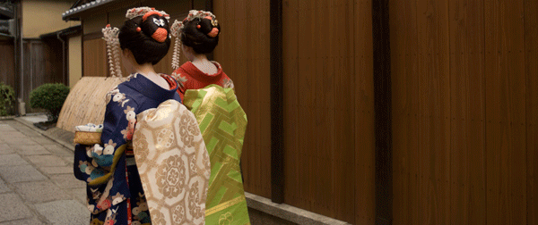 Maiko at Gion